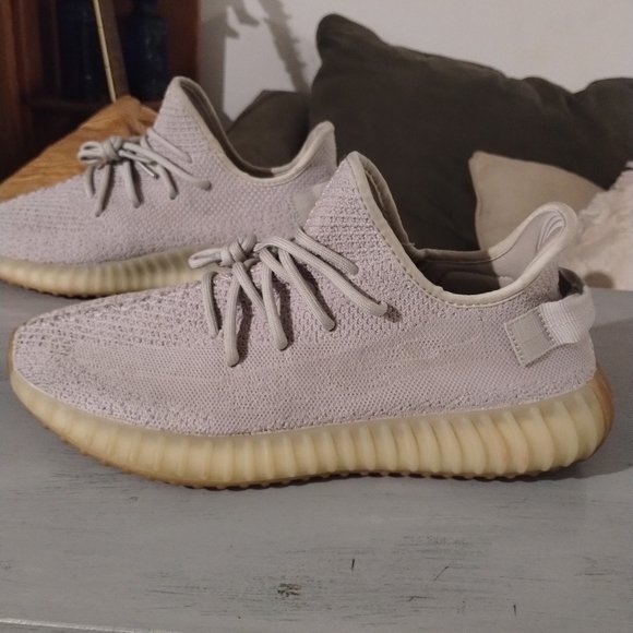Adidas Yezzys Boost 350 V2 - Picture 2 of 7